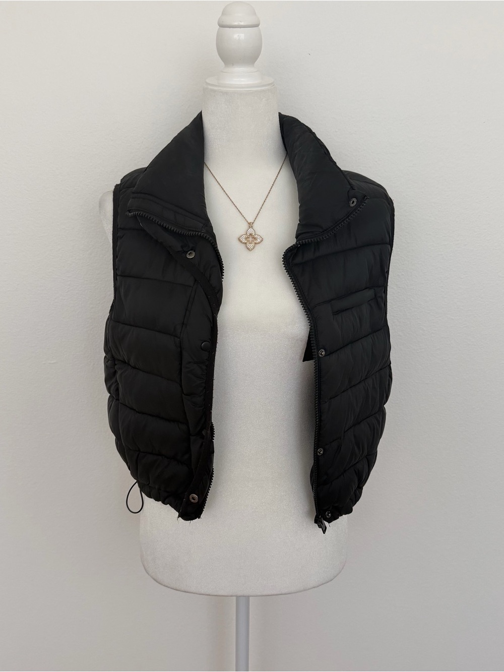 Love Tree Black Ultra Light Packable Puffer Vest Size Medium